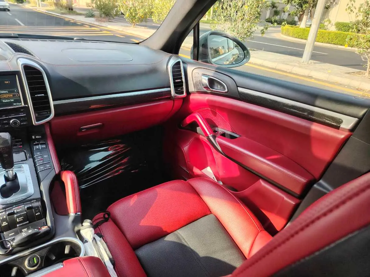 Car image 25
