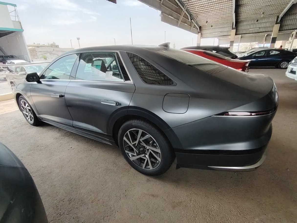 Car image 7