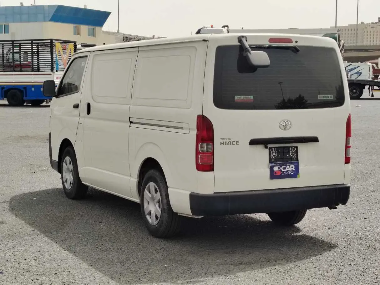 Car image 7