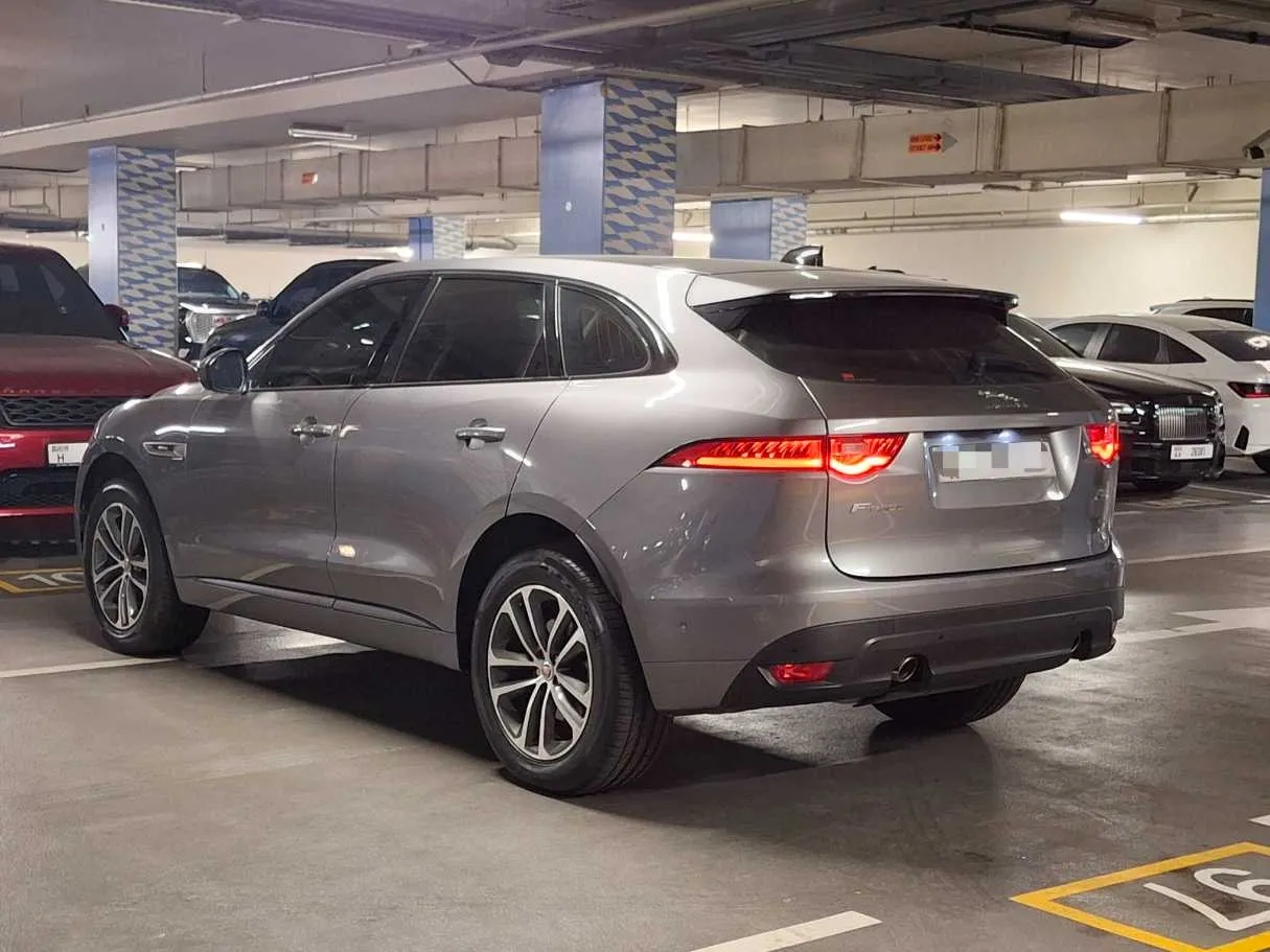 Car image 7