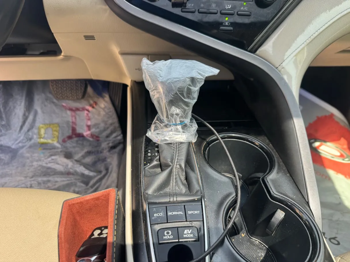 Car image 15