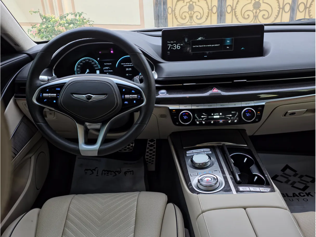 Car image 7