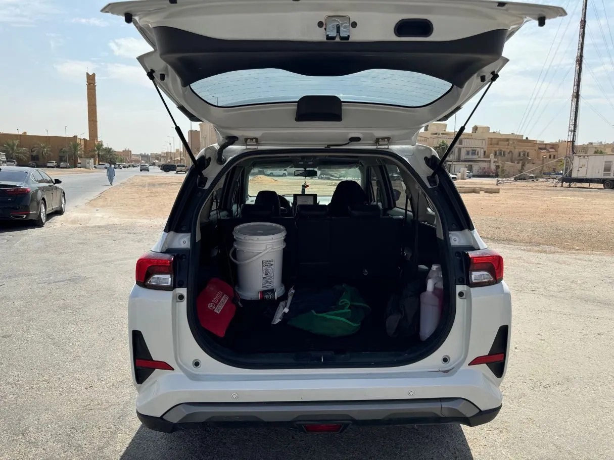 Car image 18
