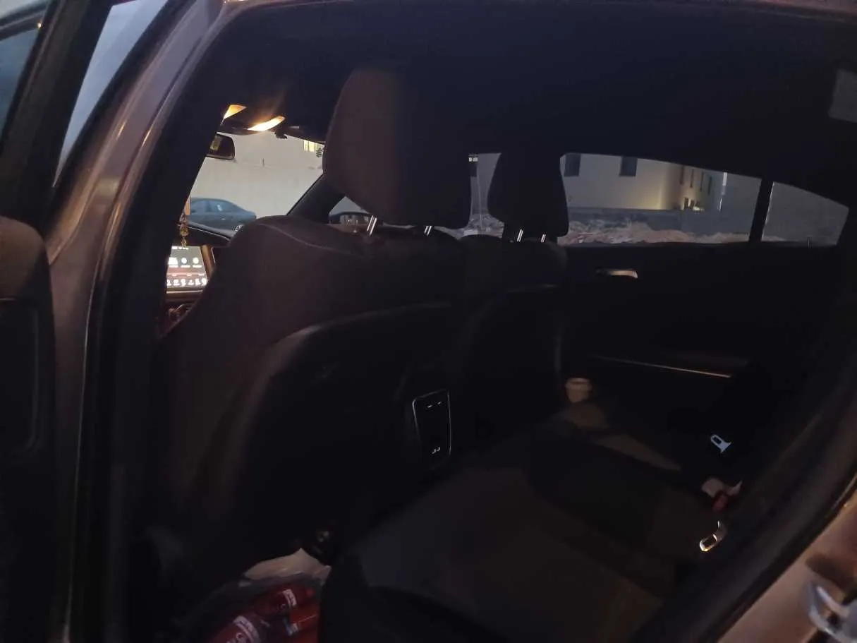 Car image 14