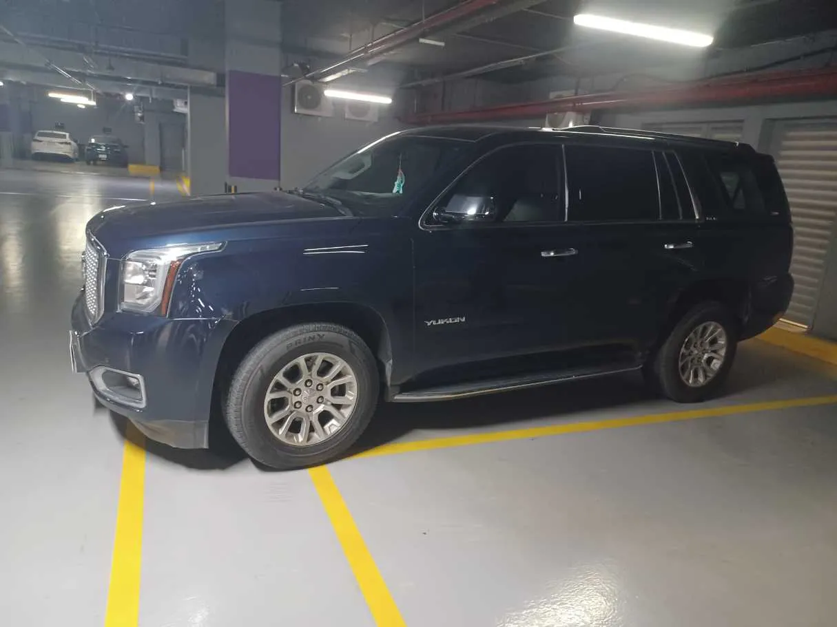 Car image 8