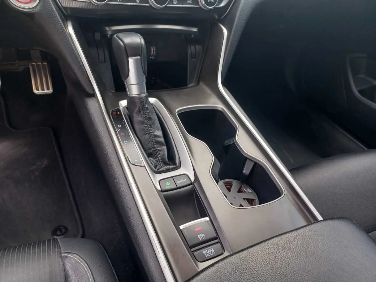 Car image 17