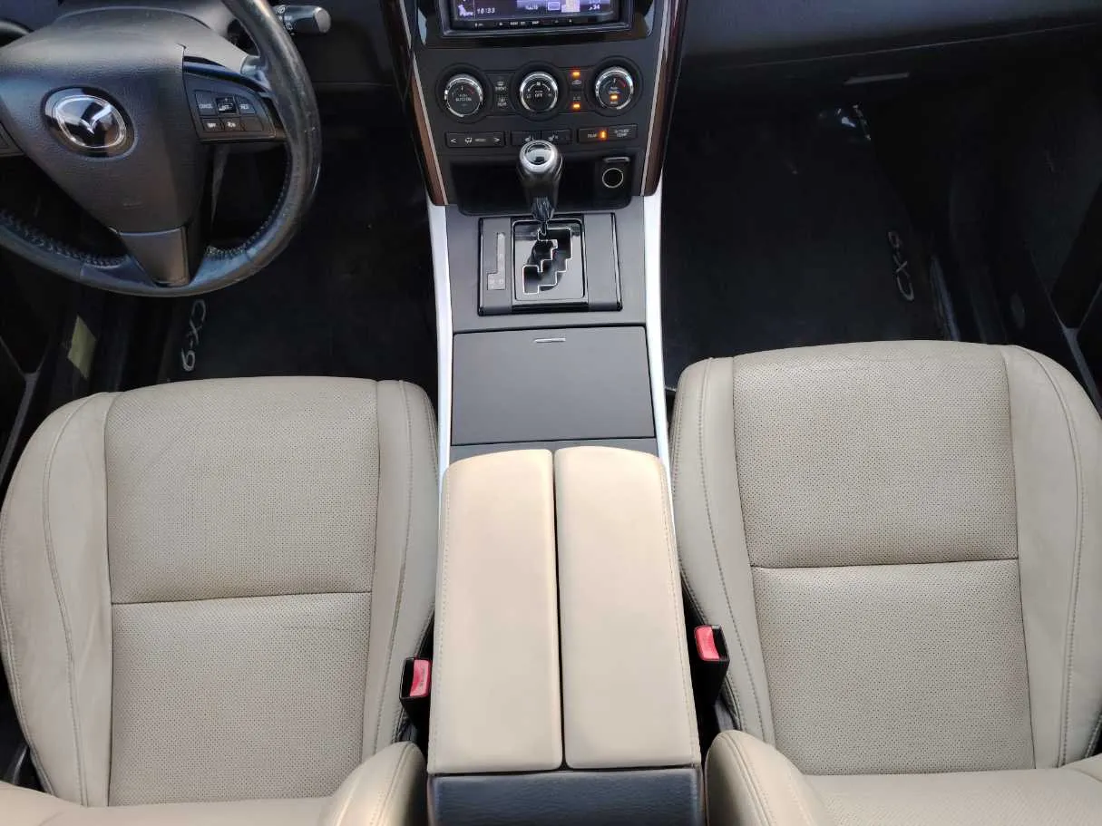 Car image 20