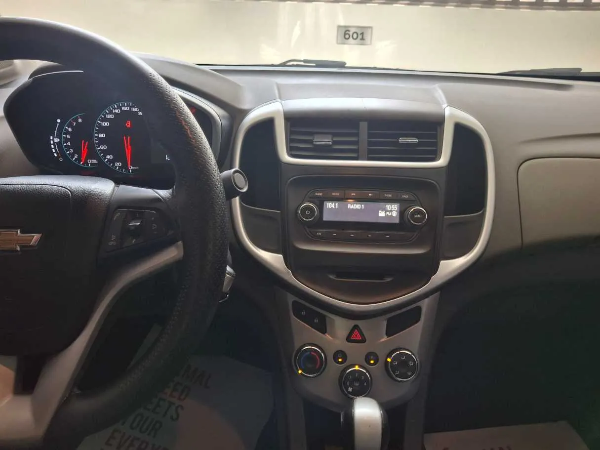 Car image 16