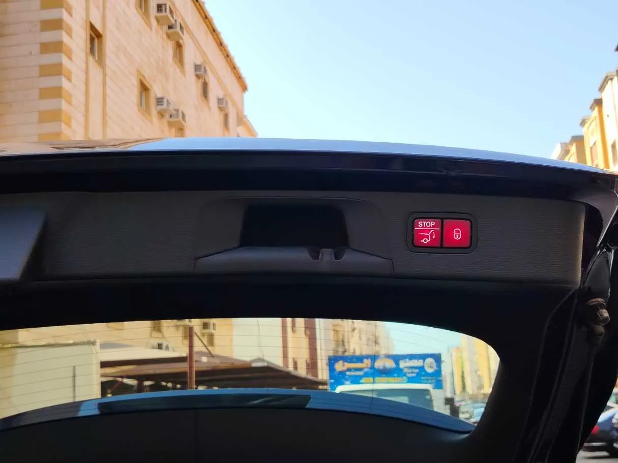 Car image 35