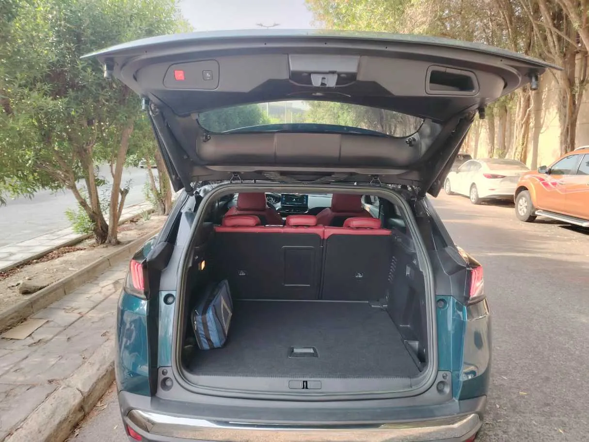 Car image 28