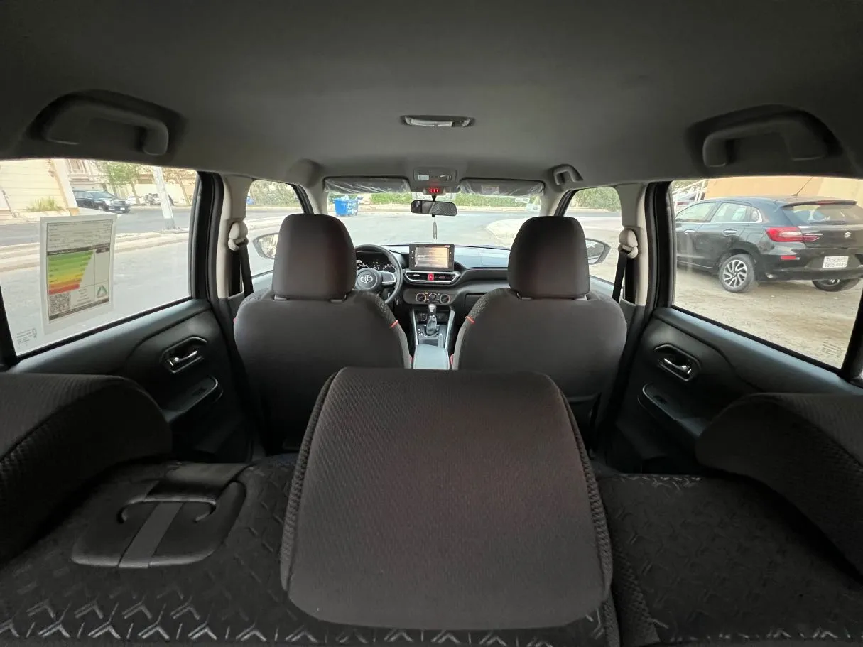 Car image 15
