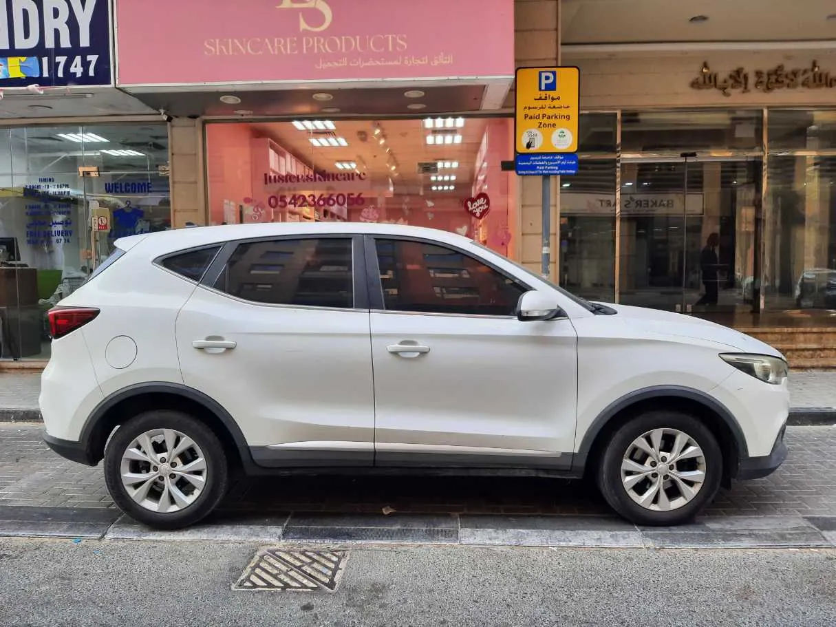 Car image 8