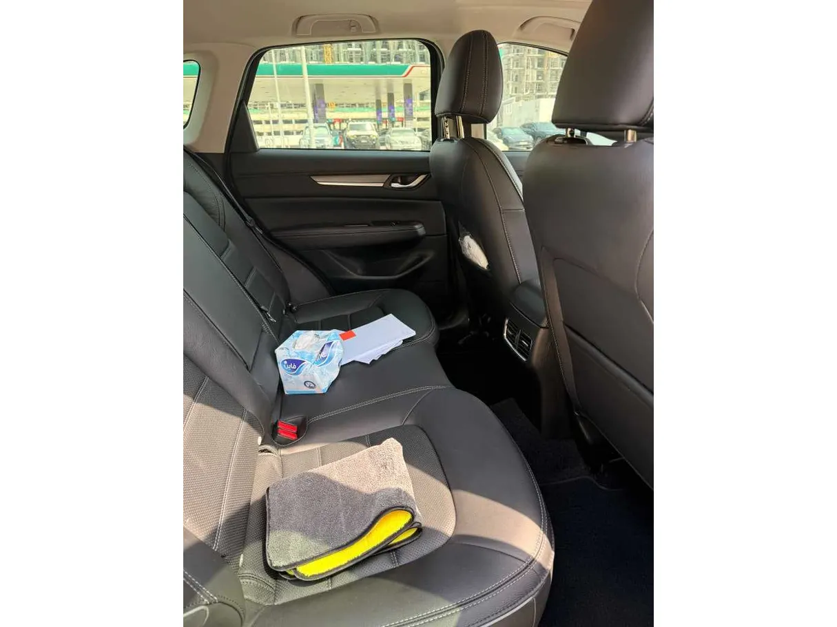Car image 9