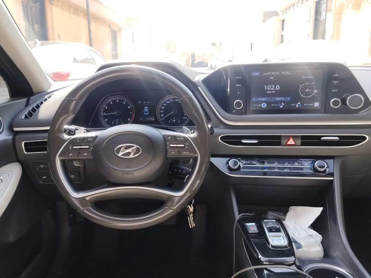 Car image 19