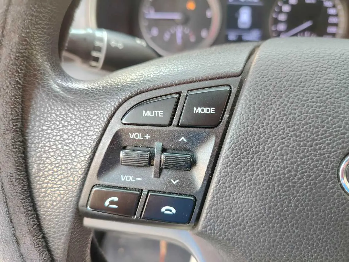 Car image 34