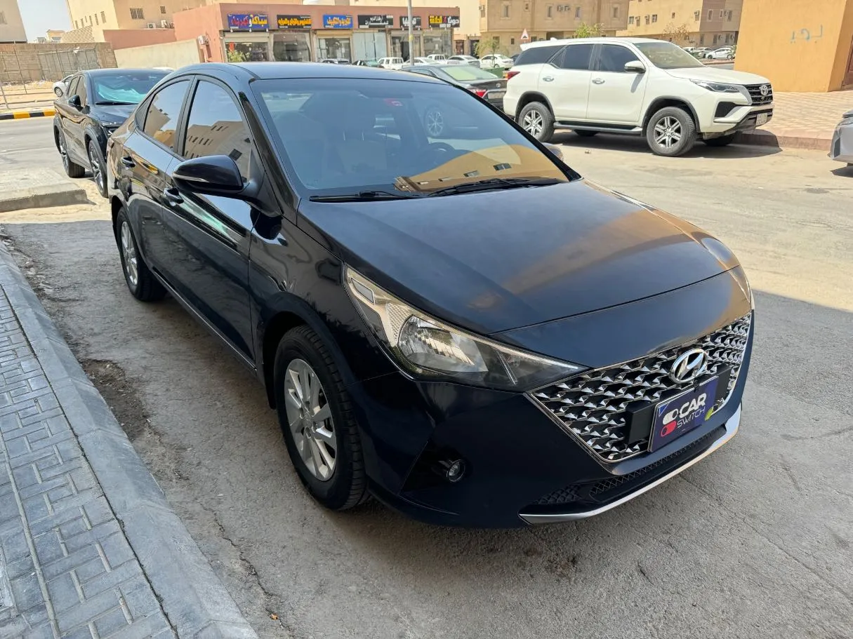 Car image 3