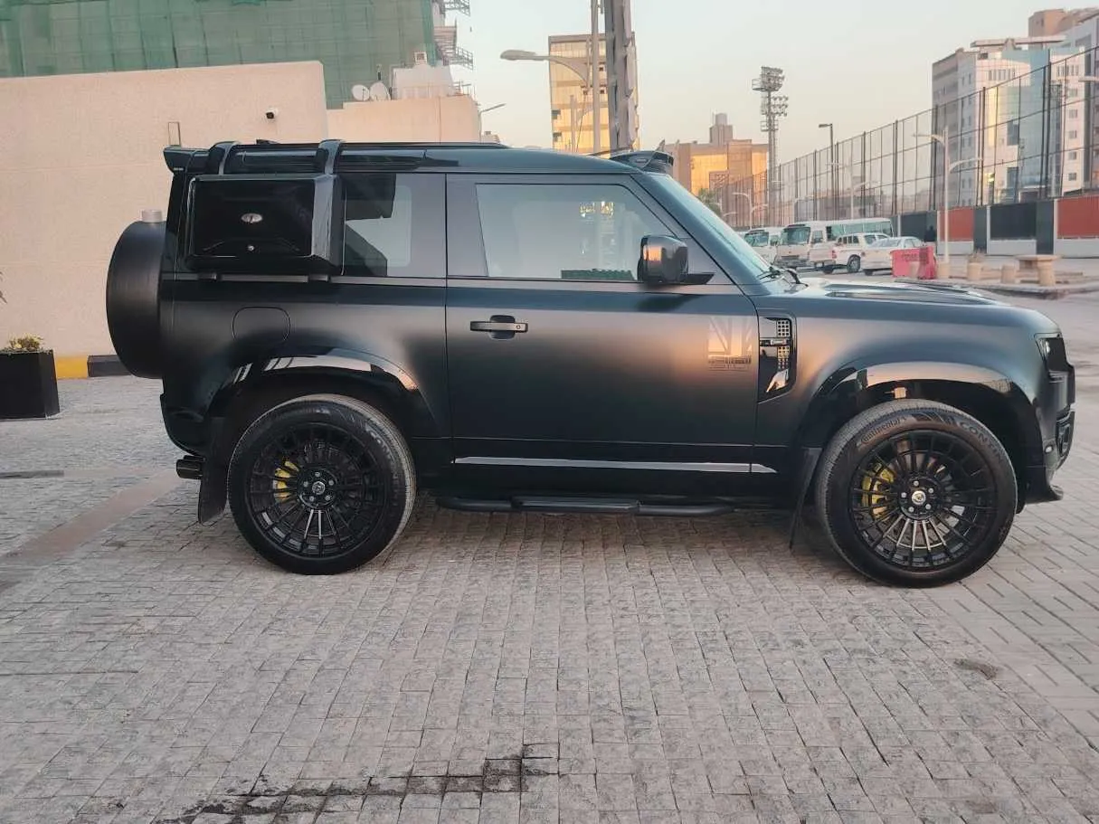 Car image 4