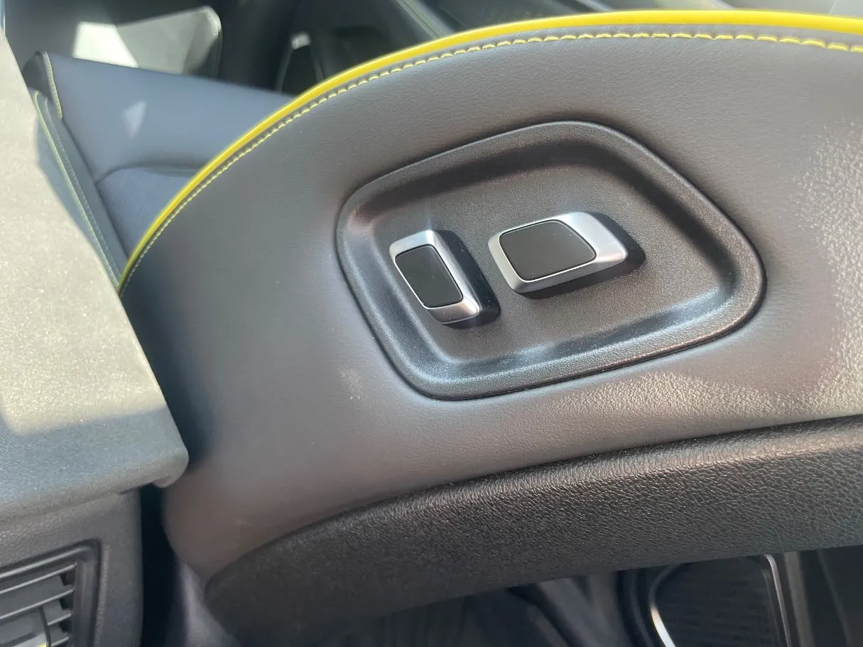 Car image 27