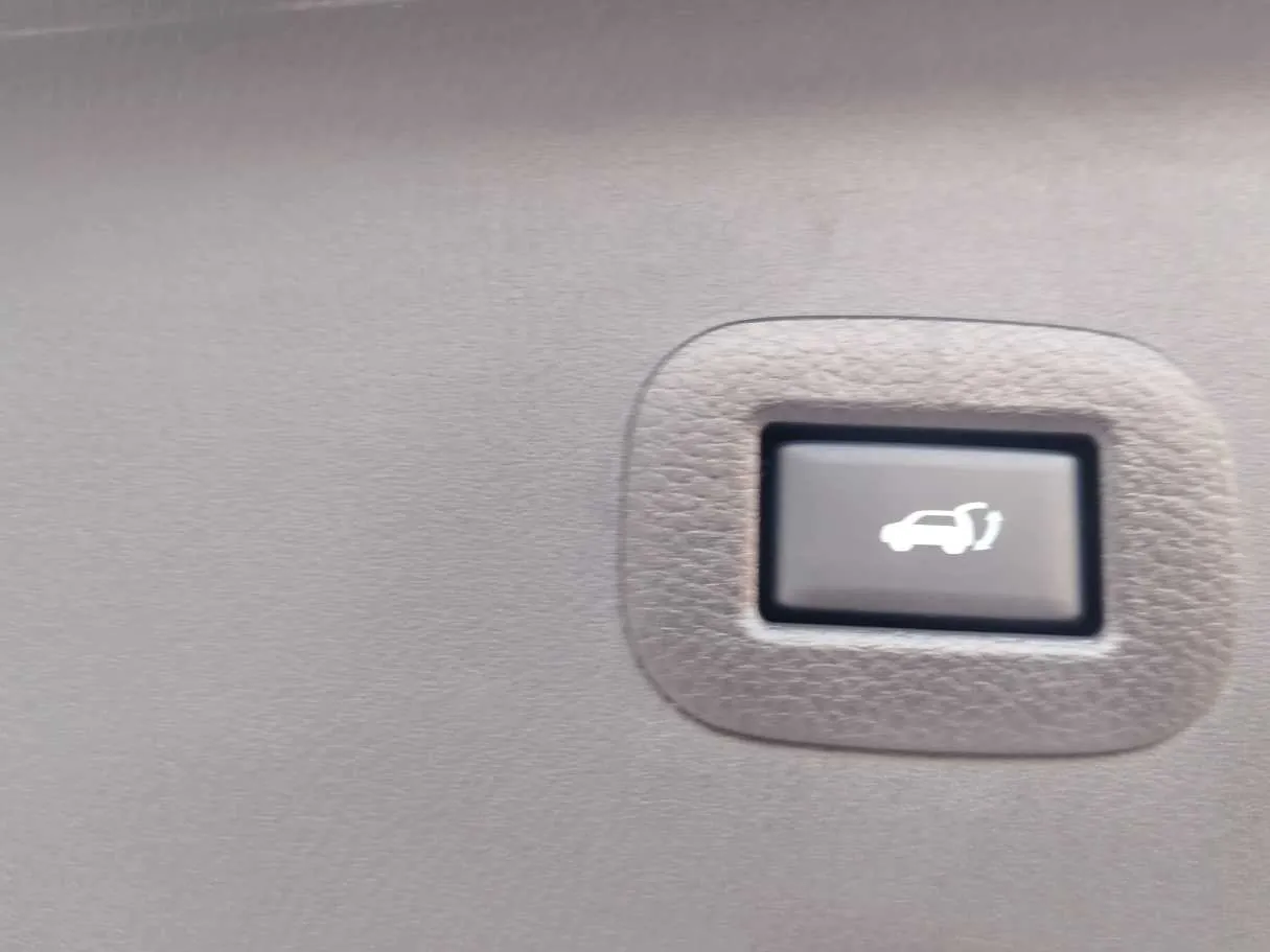 Car image 35