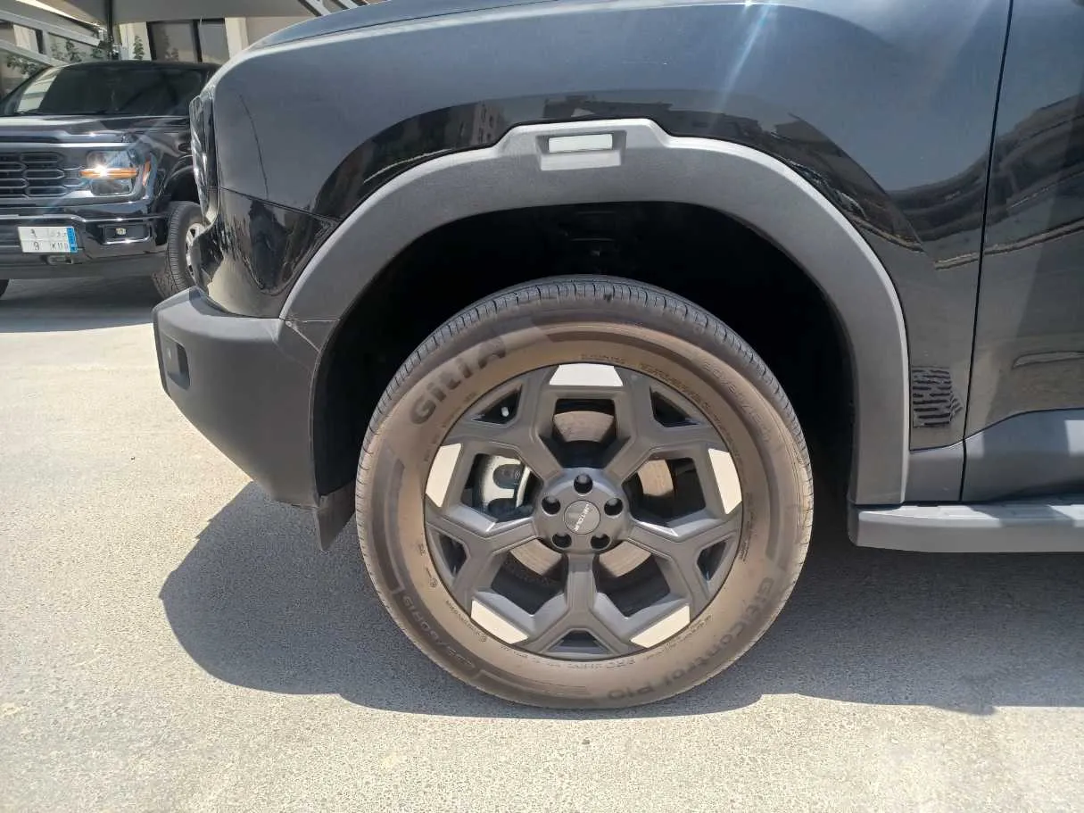 Car image 9