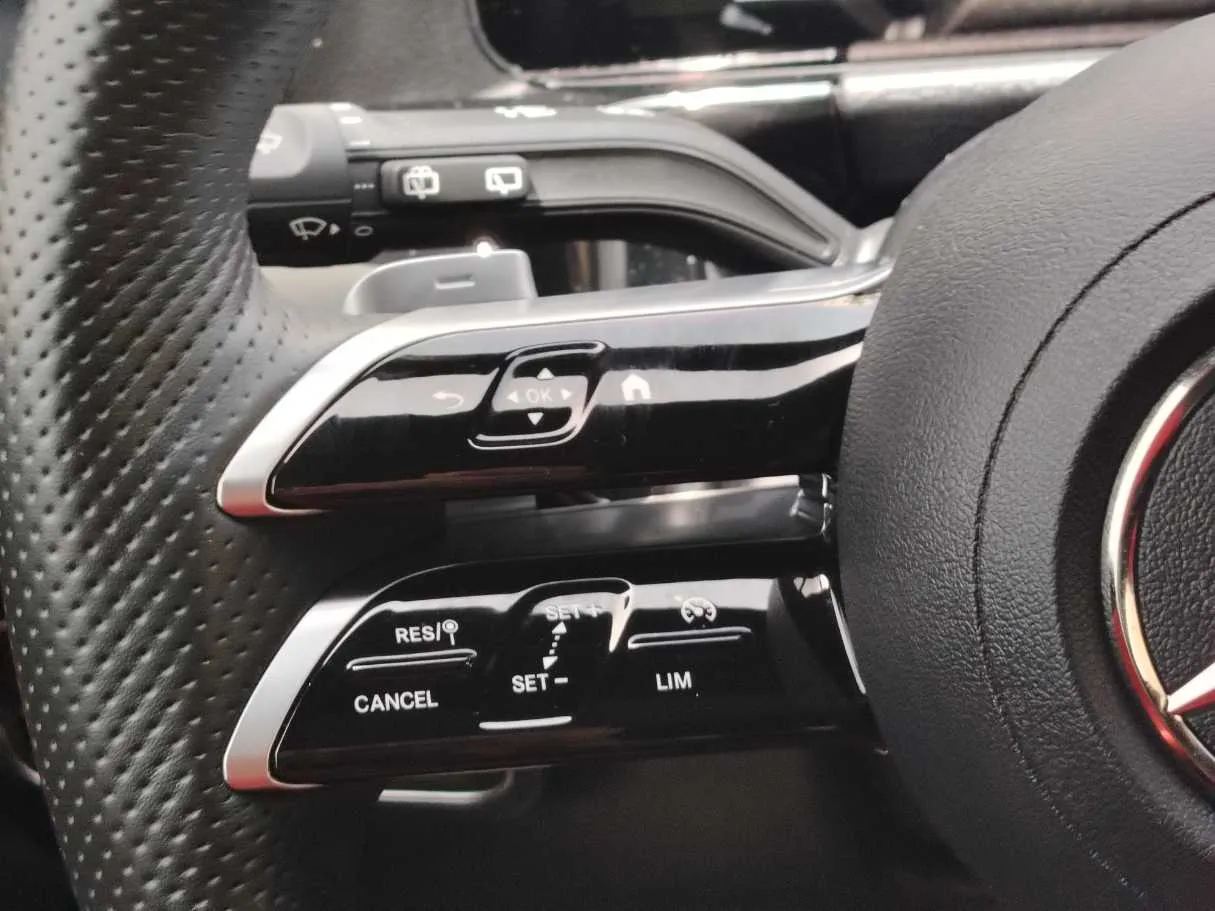 Car image 35