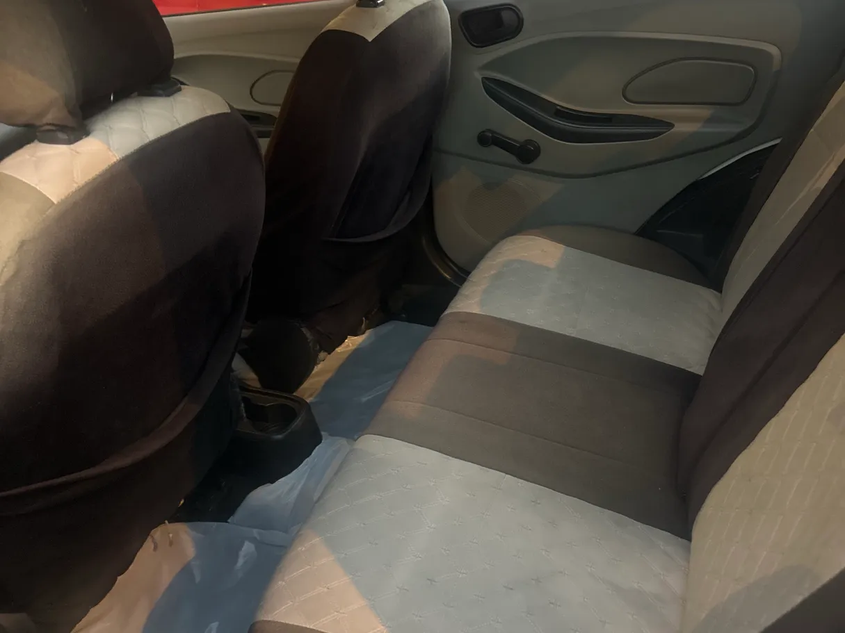 Car image 7