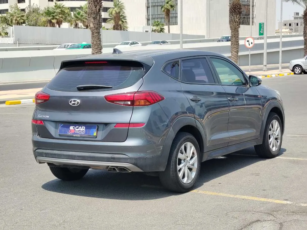 Car image 5