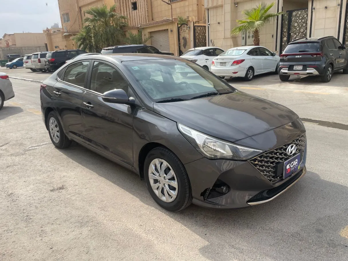 Car image 3