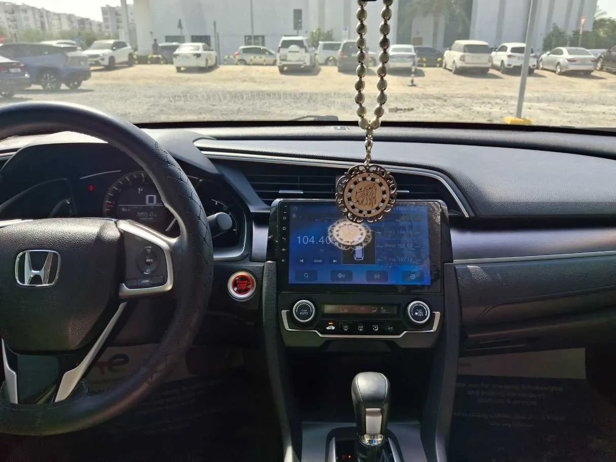 Car image 16