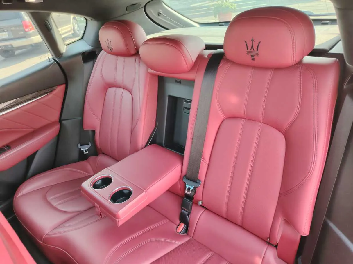 Car image 16