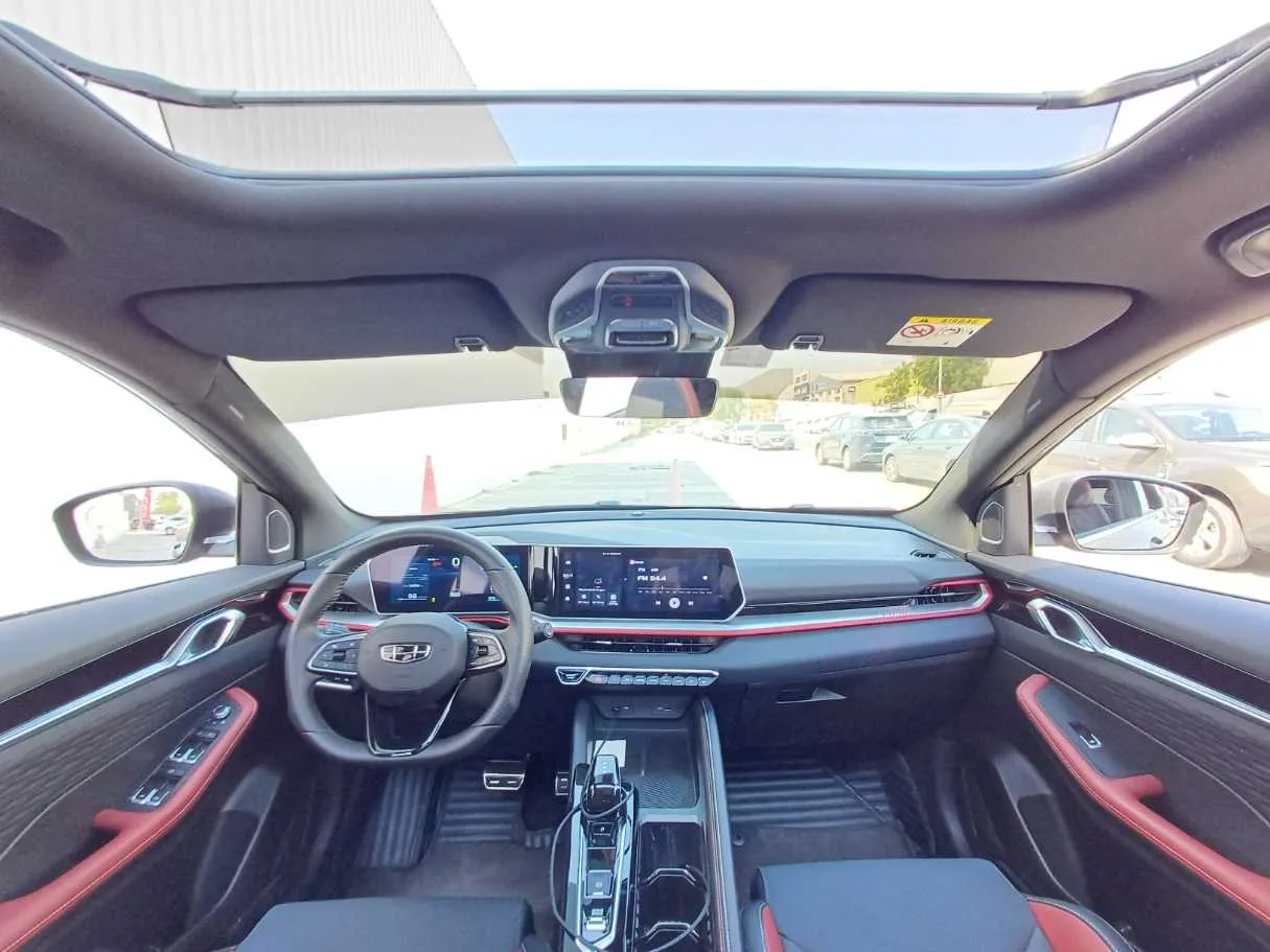 Car image 14
