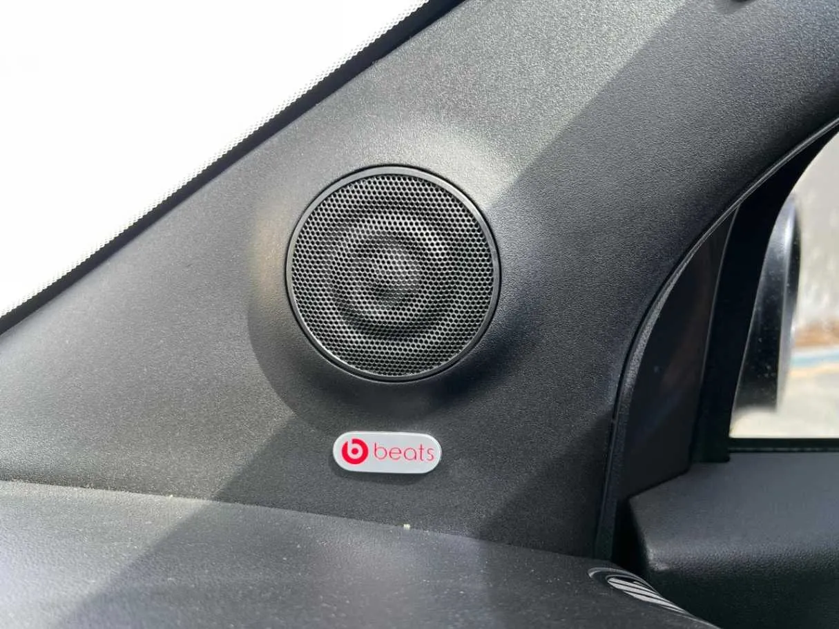 Car image 18