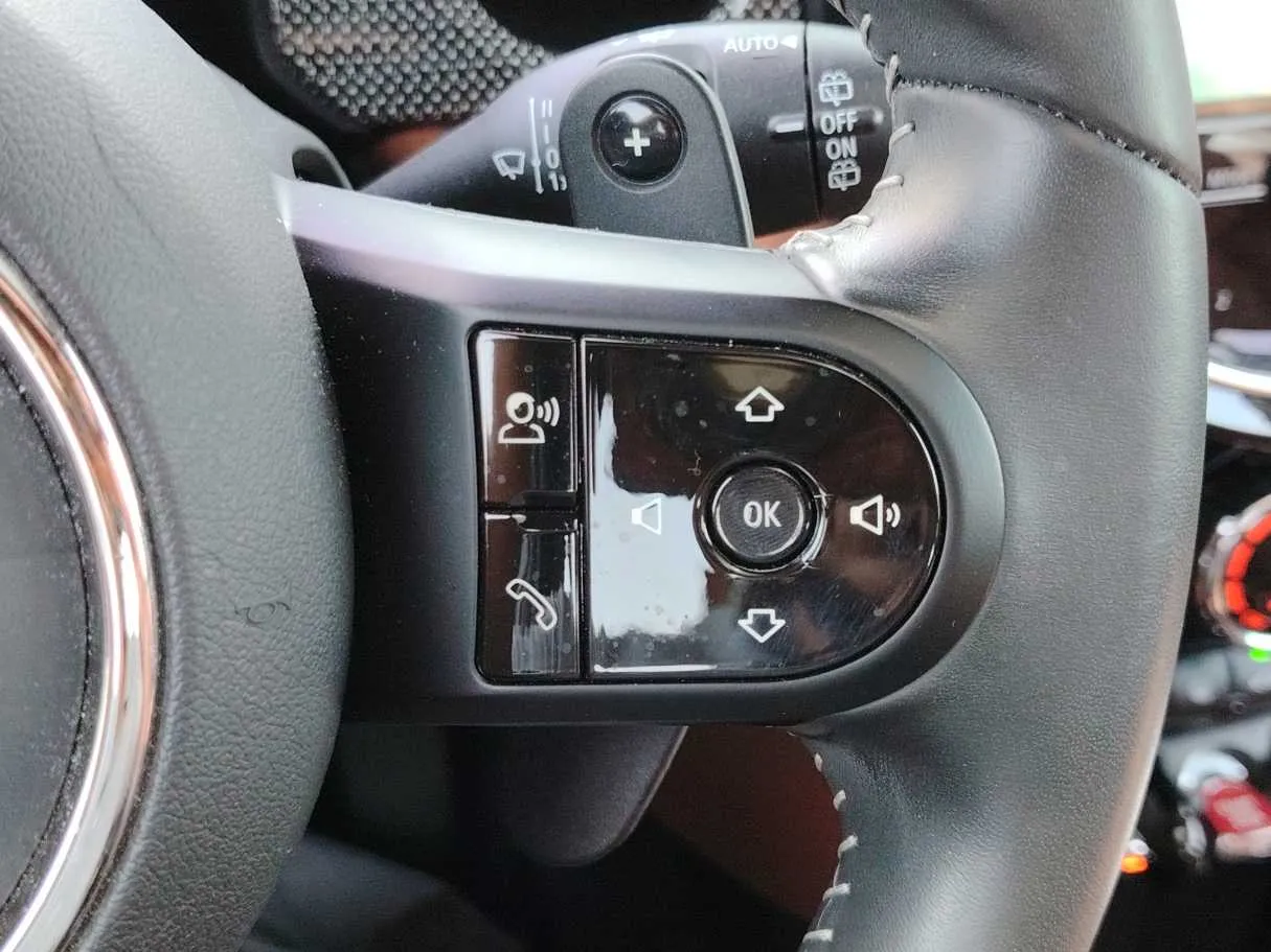 Car image 28