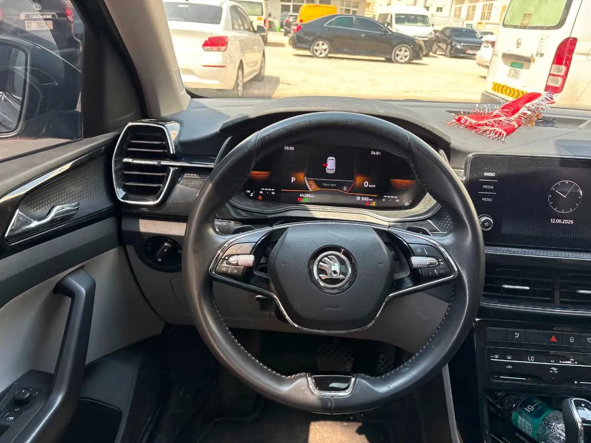 Car image 18