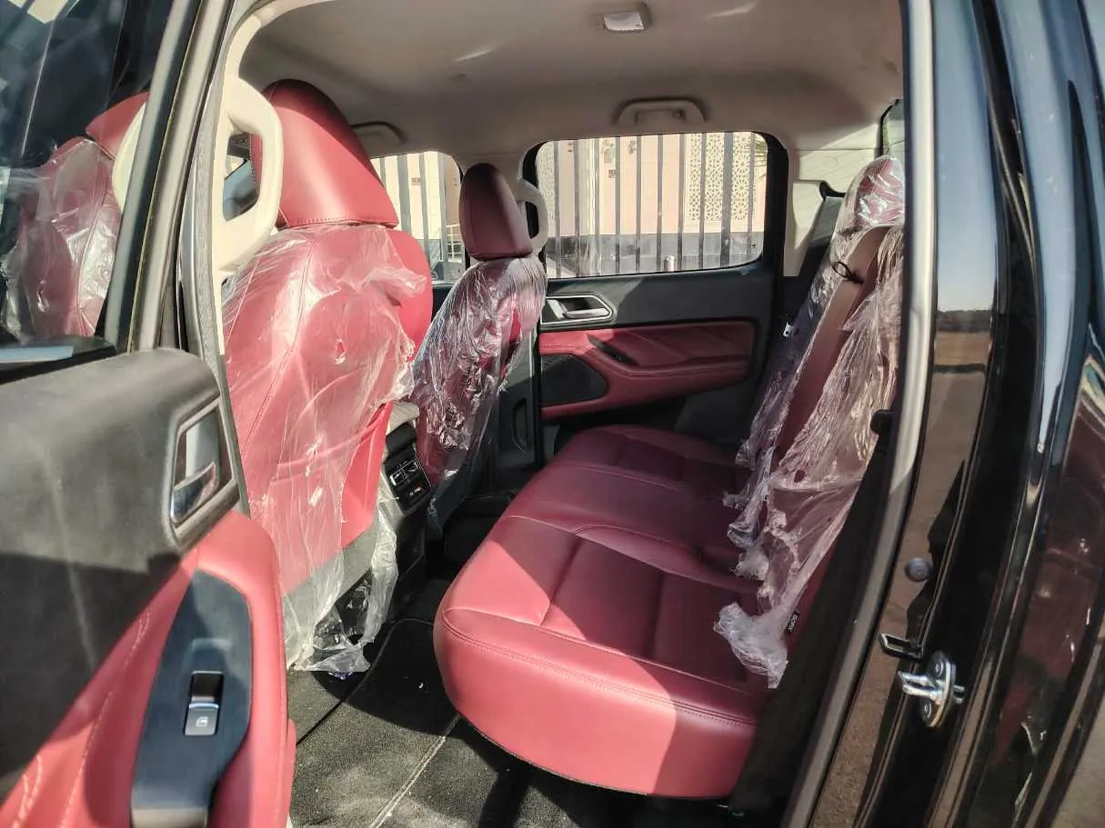 Car image 15