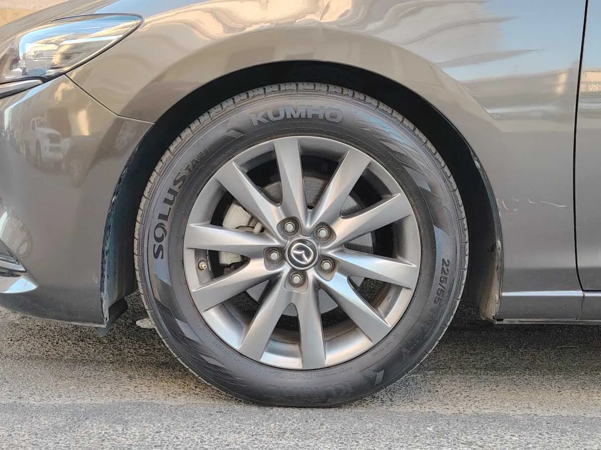 Car image 10