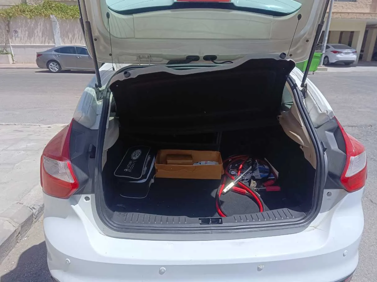 Car image 25