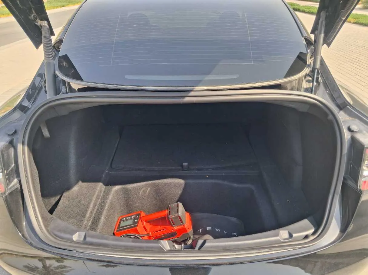 Car image 19