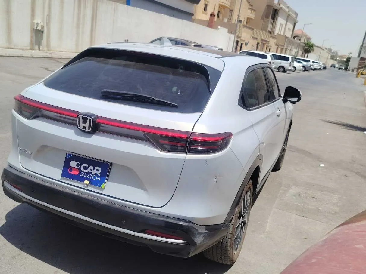 Car image 5