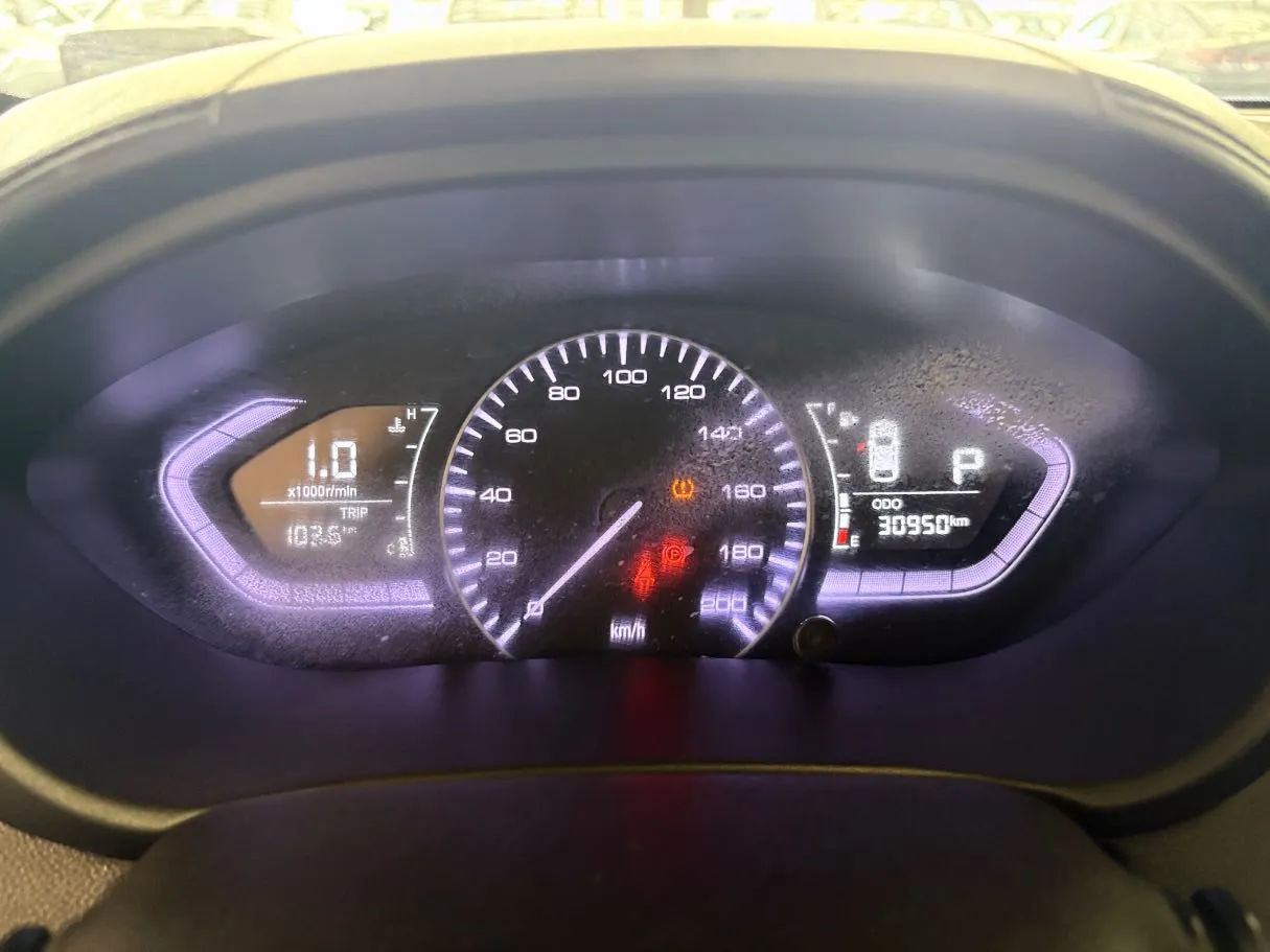 Car image 12