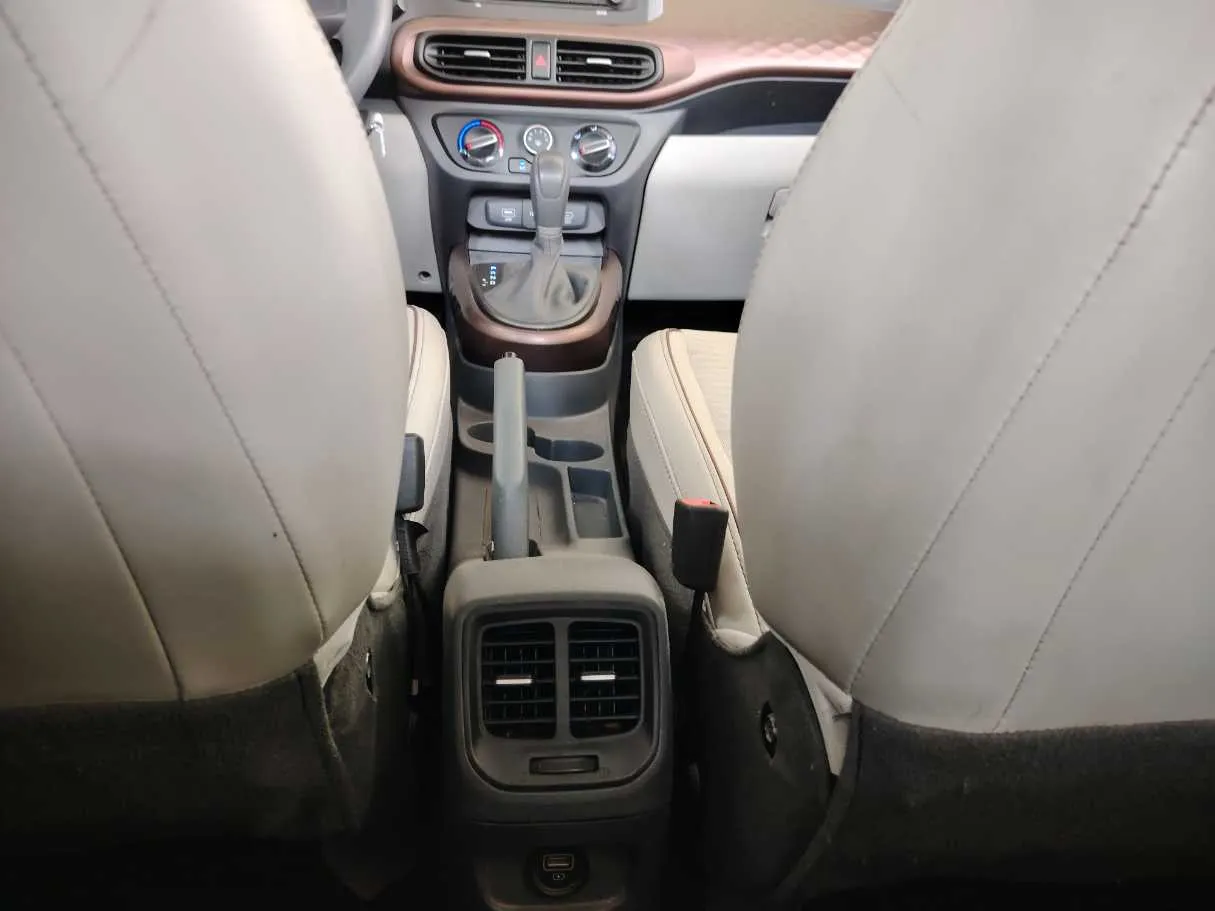 Car image 24