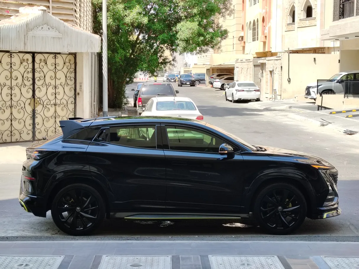 Car image 4
