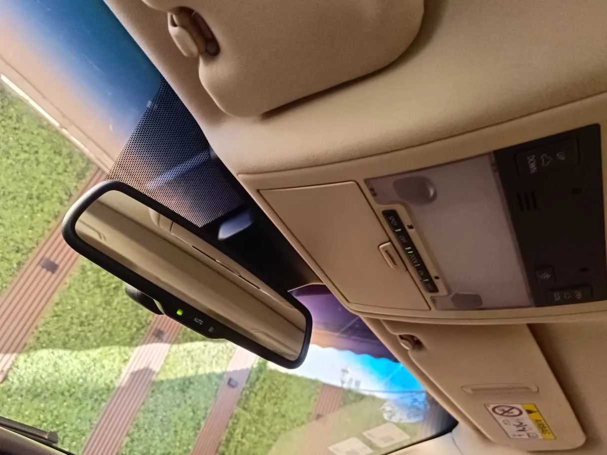 Car image 36