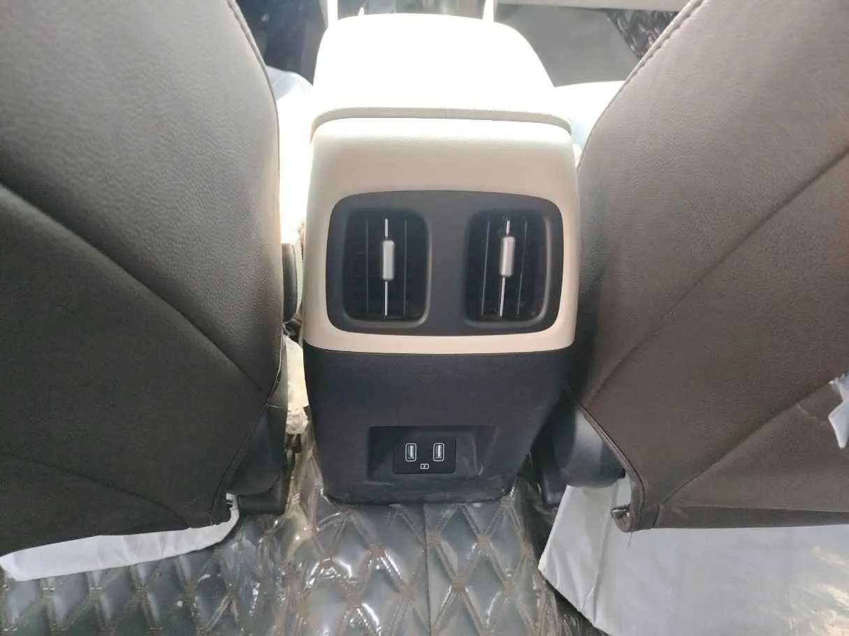 Car image 37