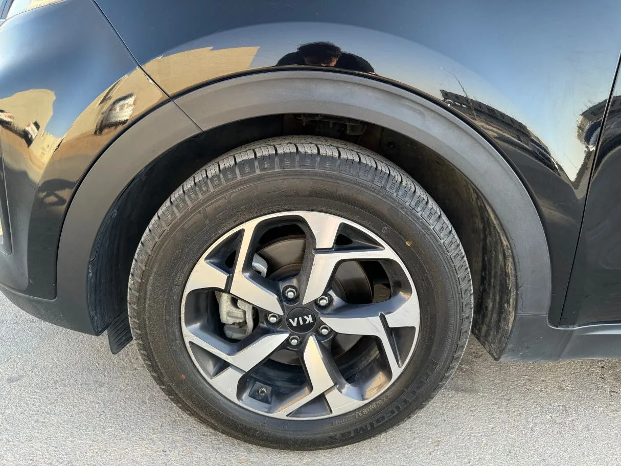 Car image 8