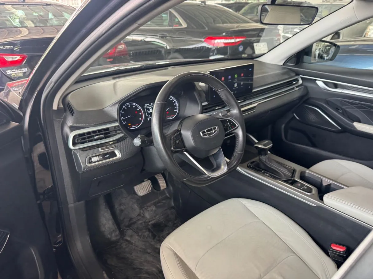 Car image 14