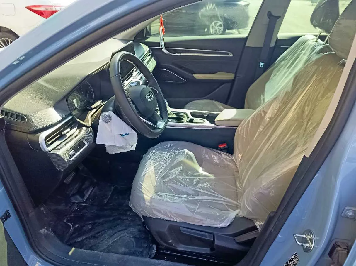 Car image 13
