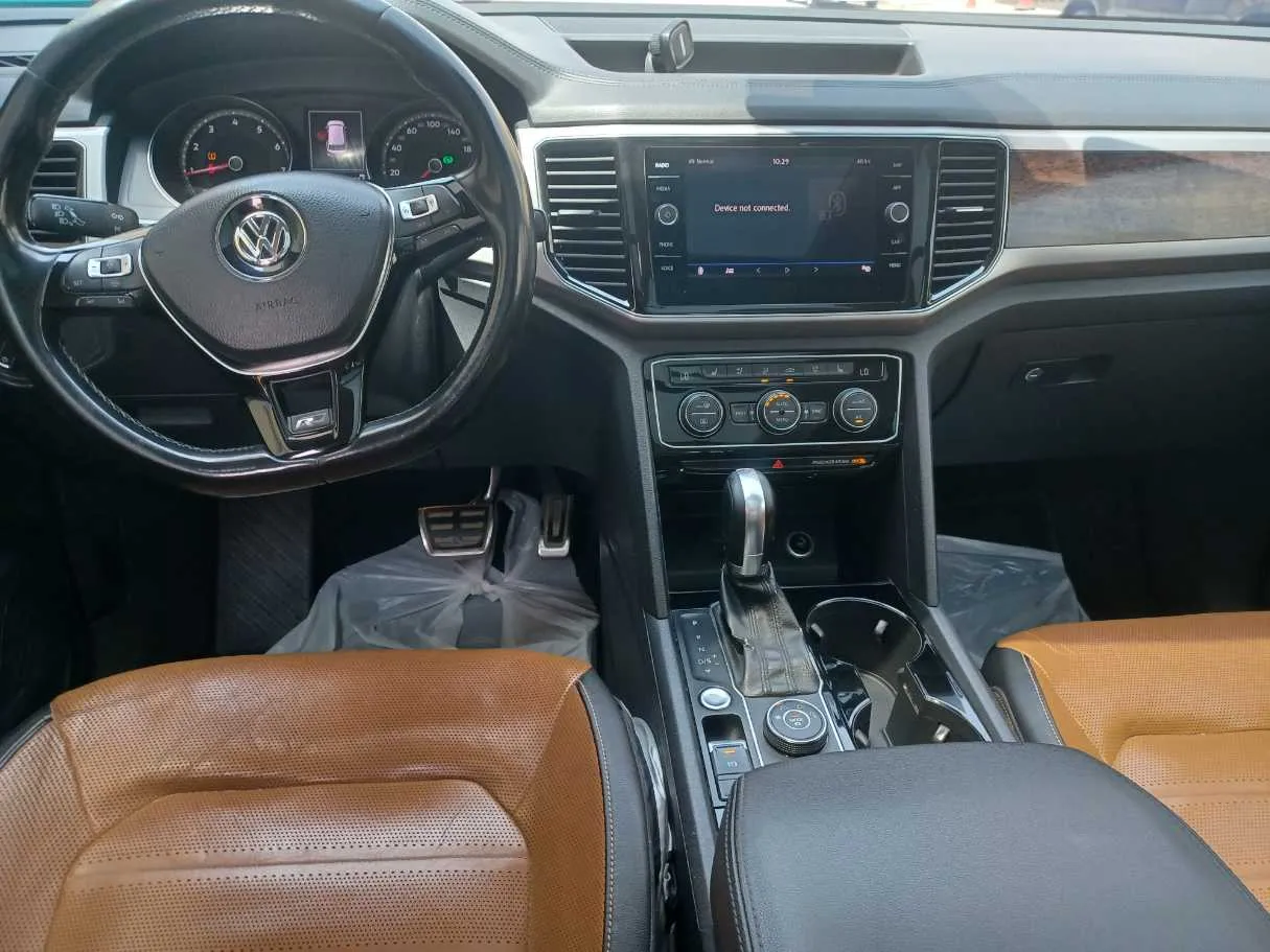 Car image 16