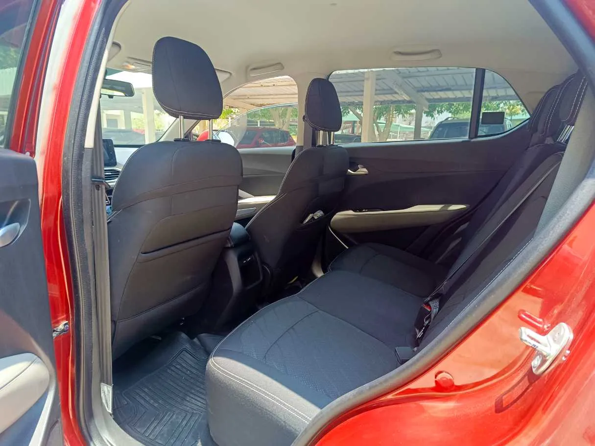 Car image 16