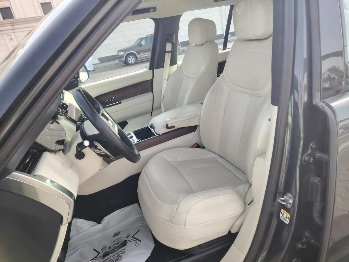 Car image 13